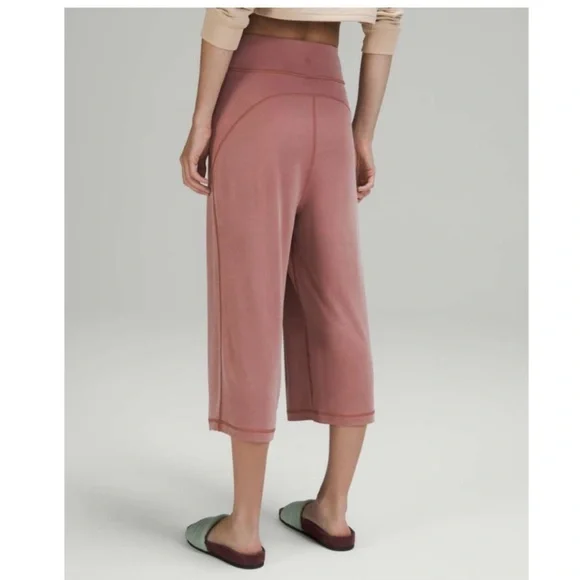Lululemon Wide Leg High Rise Crop Pants in Spiced Chai, Size 4 - Picture 5 of 13